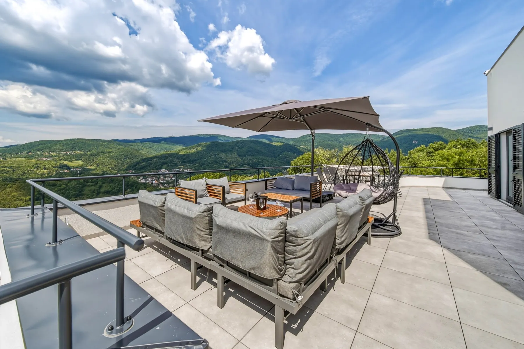 Terrace lounge